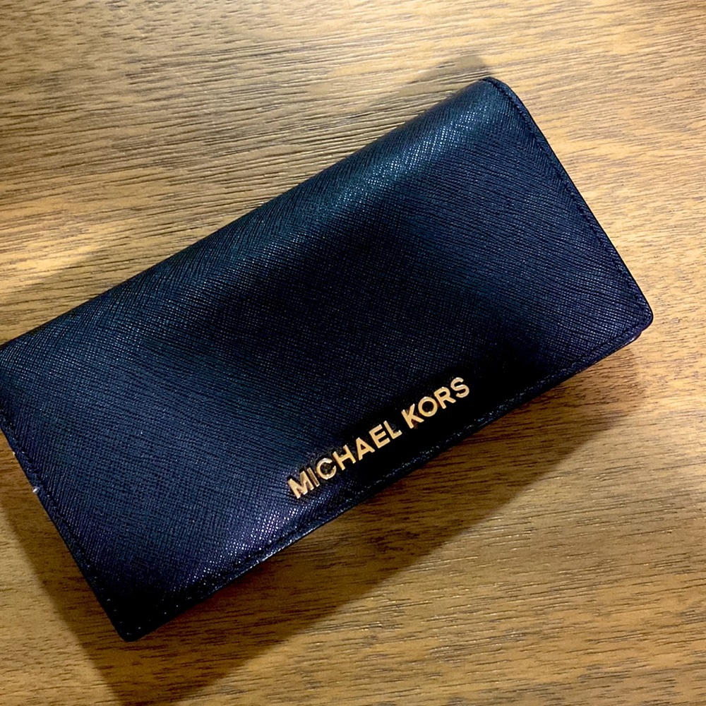 Michael Kors Leather wallet